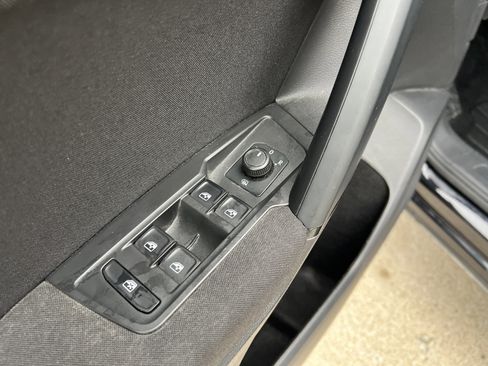 Used 2019 Volkswagen Tiguan S image 14