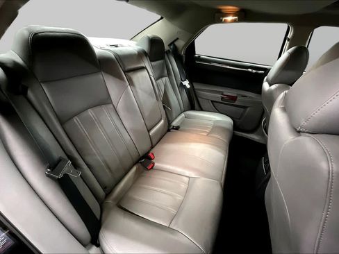 Used 2005 Chrysler 300 C w/ Navigation & Sound Group II RWD image 20