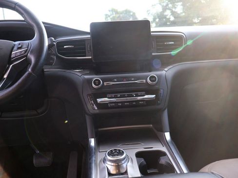 Used 2020 Ford Explorer Limited RWD image 17