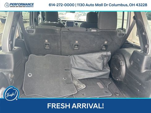 Used 2018 Jeep Wrangler Unlimited Sahara w/ Uconnect 4C Nav & Sound Group image 16