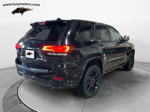 Used 2019 Jeep Grand Cherokee Altitude image 3
