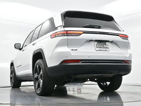 Used 2023 Jeep Grand Cherokee Altitude AWD/4WD image 43
