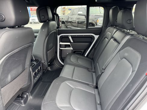 Used 2023 Land Rover Defender 110 X-Dynamic SE image 33