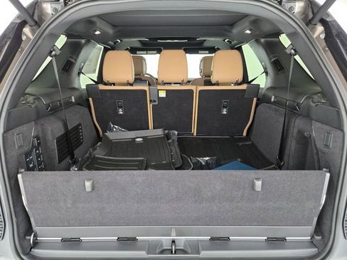 New 2025 Land Rover Discovery Dynamic SE AWD/4WD image 14