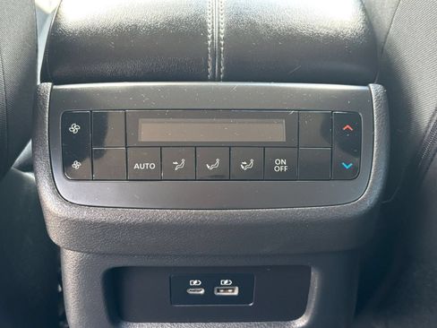 Used 2025 Nissan Pathfinder SV FWD image 21