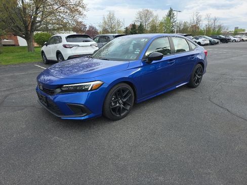 Used 2023 Honda Civic Sport image 3