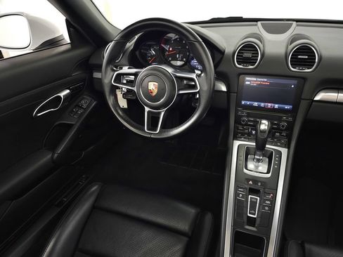 Used 2019 Porsche 718 Boxster RWD image 16