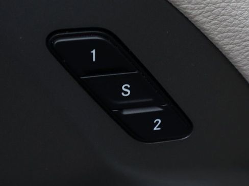 Used 2021 Chrysler Pacifica Touring-L image 16