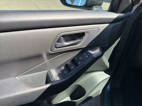 Used 2024 Nissan Rogue S image 15