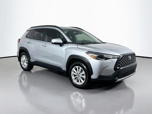 Used 2024 Toyota Corolla Cross LE FWD image 3