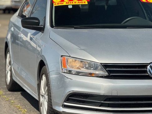 Used 2015 Volkswagen Jetta SE FWD image 9