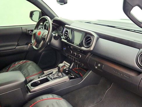 Used 2017 Toyota Tacoma TRD Sport w/ Premium & Technology Package RWD image 24