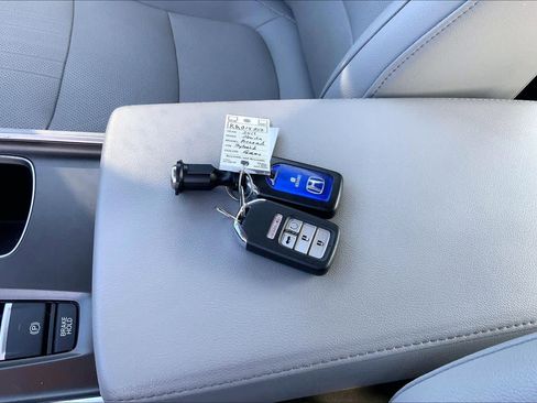 Used 2019 Honda Accord Touring image 15