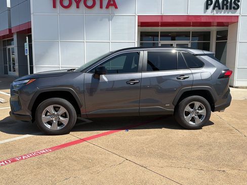 Used 2025 Toyota RAV4 LE AWD/4WD image 2