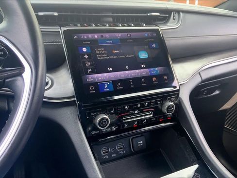 Used 2022 Jeep Grand Cherokee L Overland w/ Luxury Tech Group IV image 7