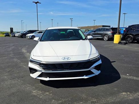 New 2026 Hyundai Elantra SEL Sport FWD image 2