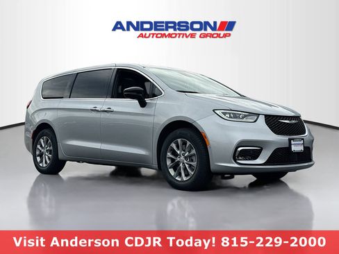 New 2026 Chrysler Pacifica Limited w/ Uconnect Theater Family Group image 1