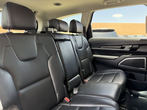 Used 2023 Kia Telluride LX FWD image 41