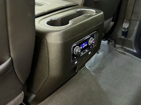 Used 2024 Chevrolet Suburban Z71 w/ Luxury Package image 28