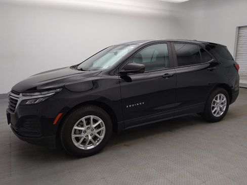 Used 2022 Chevrolet Equinox LS FWD image 2
