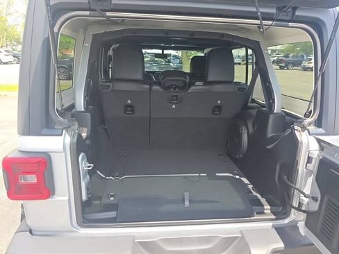 Used 2022 Jeep Wrangler Unlimited Sahara w/ LED Lighting Group AWD/4WD image 10