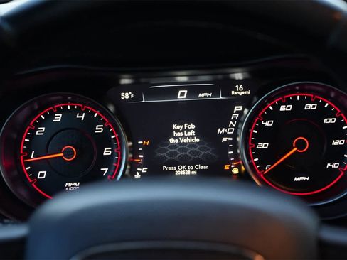 Used 2019 Dodge Charger SXT image 12