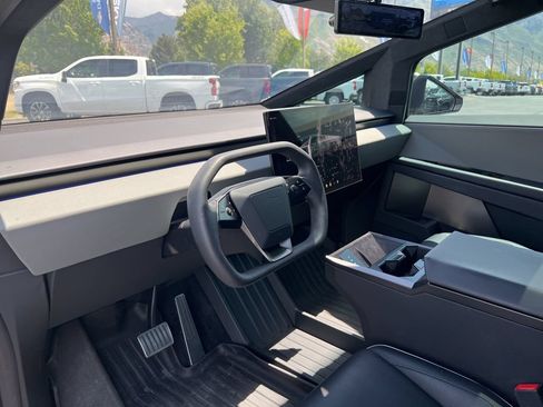 Used 2024 Tesla Cybertruck AWD Crew Cab image 24