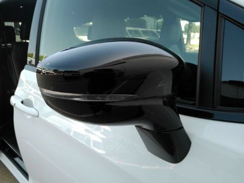Used 2025 Chrysler Pacifica Limited FWD image 25