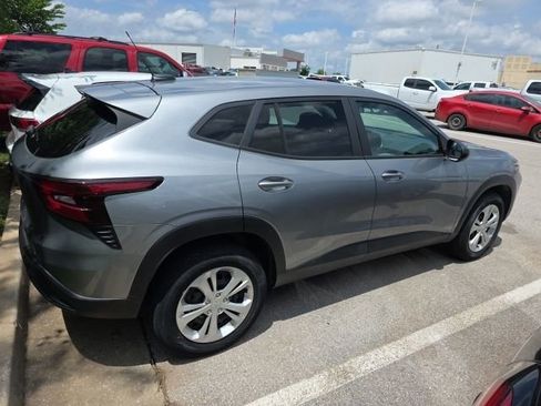Used 2024 Chevrolet Trax LS FWD image 6