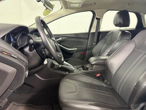 Used 2014 Ford Focus SE w/ Equipment Group 201A FWD image 9