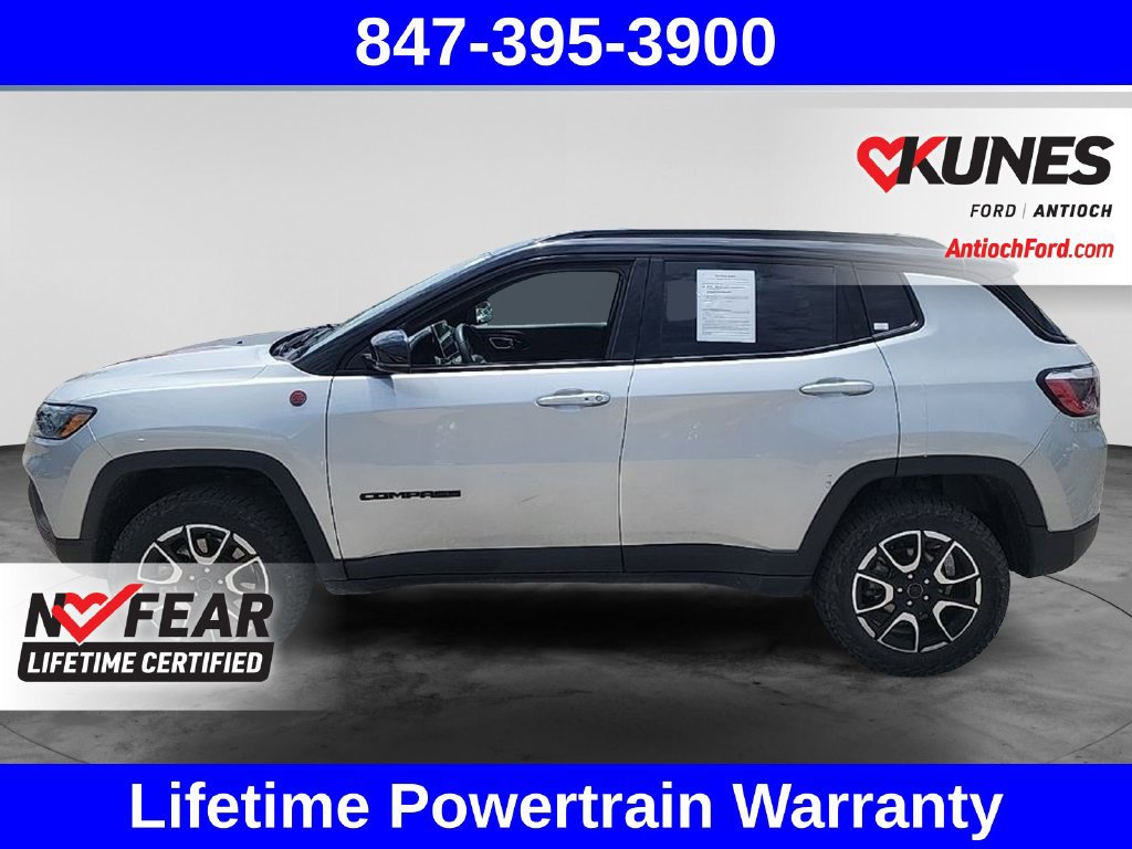 Used 2025 Jeep Compass Trailhawk AWD/4WD image 7
