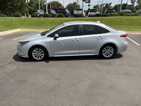 Used 2023 Toyota Corolla LE w/ LE Convenience Package FWD image 7