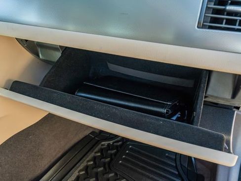 Used 2016 Jaguar XF Premium image 50