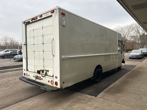 Used 2009 Ford E-350 and Econoline 350 Super Duty image 3