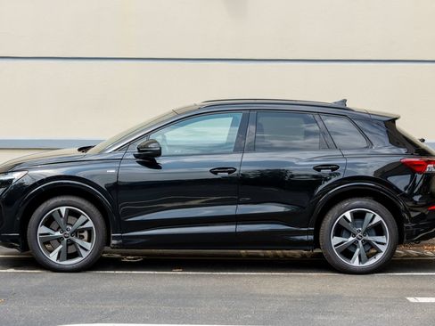Used 2023 Audi Q4 e-tron Premium Plus w/ Premium Plus AWD/4WD image 7