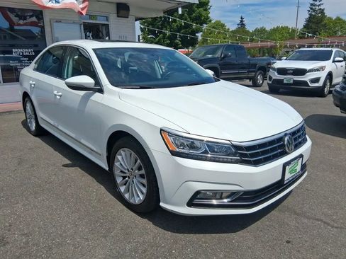Used 2017 Volkswagen Passat 1.8T SE w/ SE Lighting Package FWD image 3