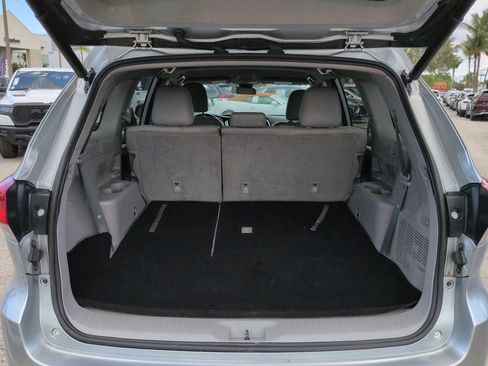 Used 2018 Toyota Highlander Plus FWD image 13