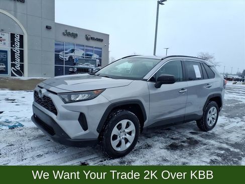 Used 2020 Toyota RAV4 LE image 2