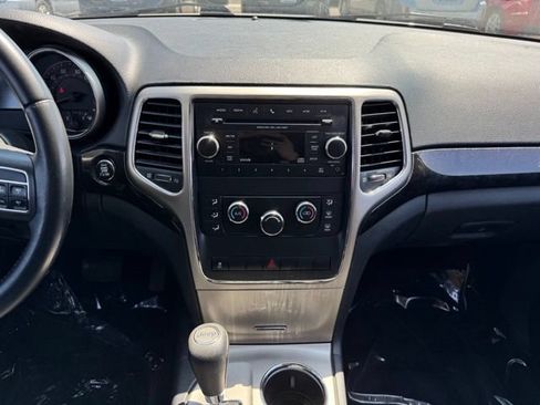 Used 2012 Jeep Grand Cherokee Laredo w/ Laredo E Group AWD/4WD image 2