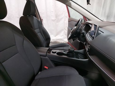 Used 2023 Nissan Rogue S image 10