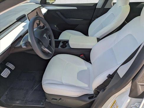 Used 2024 Tesla Model Y Performance AWD/4WD image 17