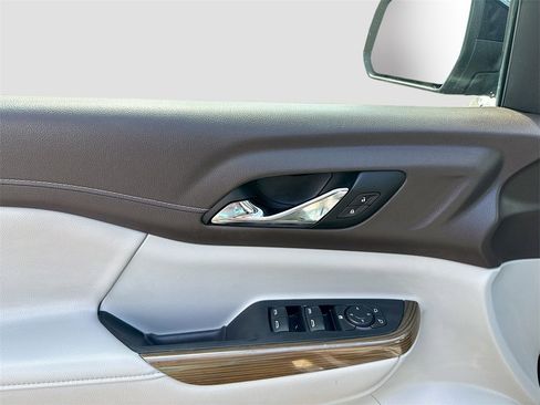 Used 2021 GMC Acadia SLE image 9