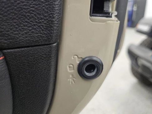 Used 2022 Jeep Gladiator Rubicon w/ Cold Weather Group image 32