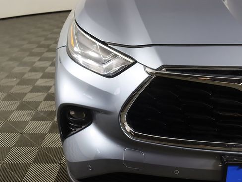 Used 2022 Toyota Highlander Platinum image 17