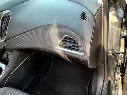 Used 2017 Chevrolet Cruze LT image 18