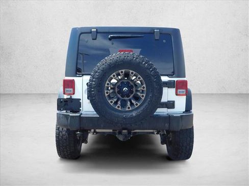 Used 2016 Jeep Wrangler Unlimited Rubicon w/ Connectivity Group AWD/4WD image 6