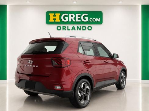 Used 2024 Hyundai Venue Limited FWD image 6