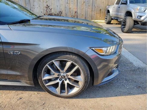 Used 2017 Ford Mustang GT Premium w/ Black Accent Package RWD image 9