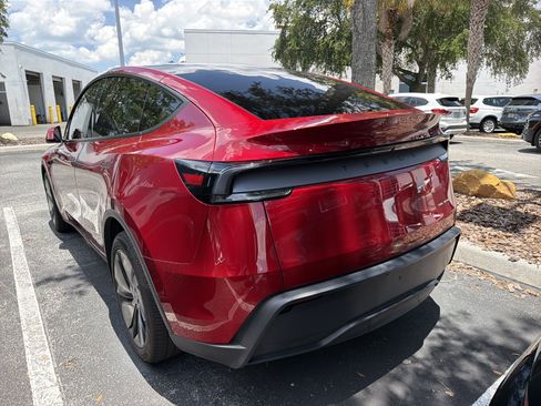 Used 2026 Tesla Model Y AWD image 3