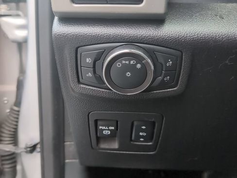 Used 2018 Ford F150 Lariat w/ Equipment Group 502A Luxury AWD/4WD image 11